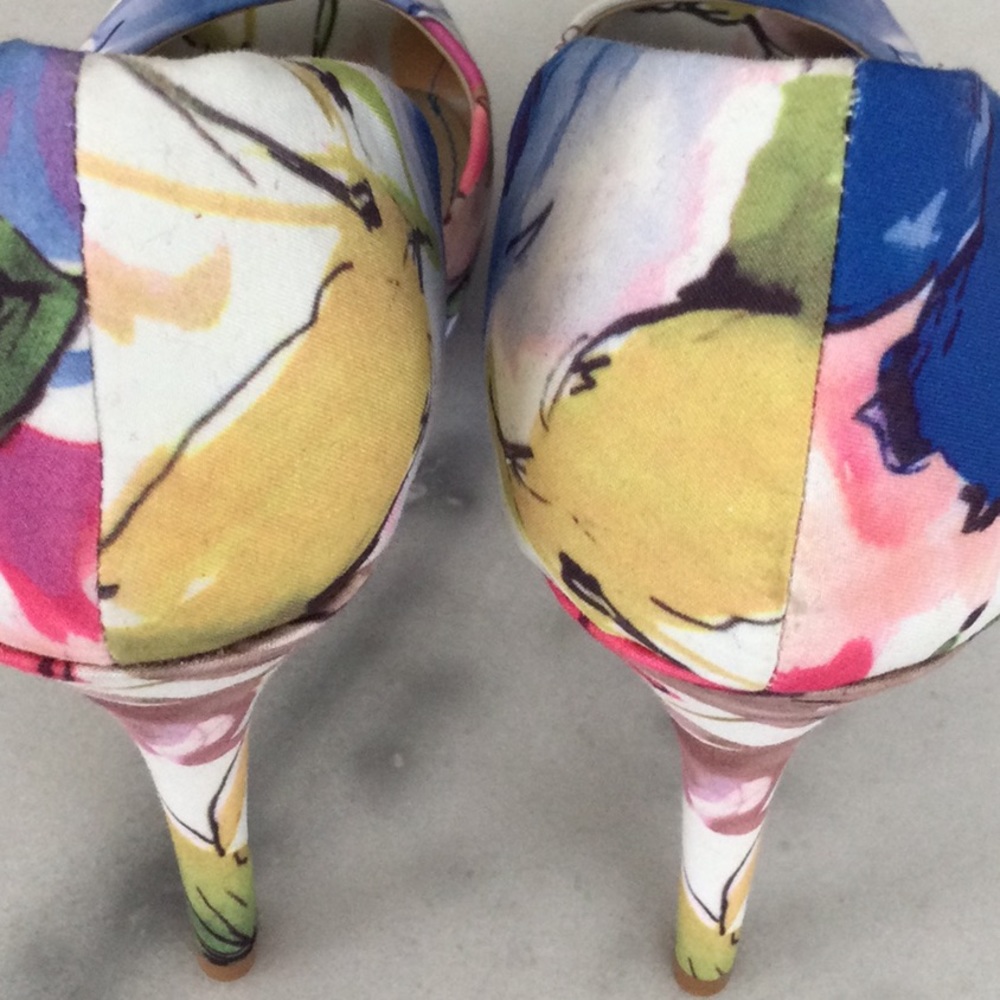 9M NWOB Floral Print Fergie Heels - Picture 4 of 10